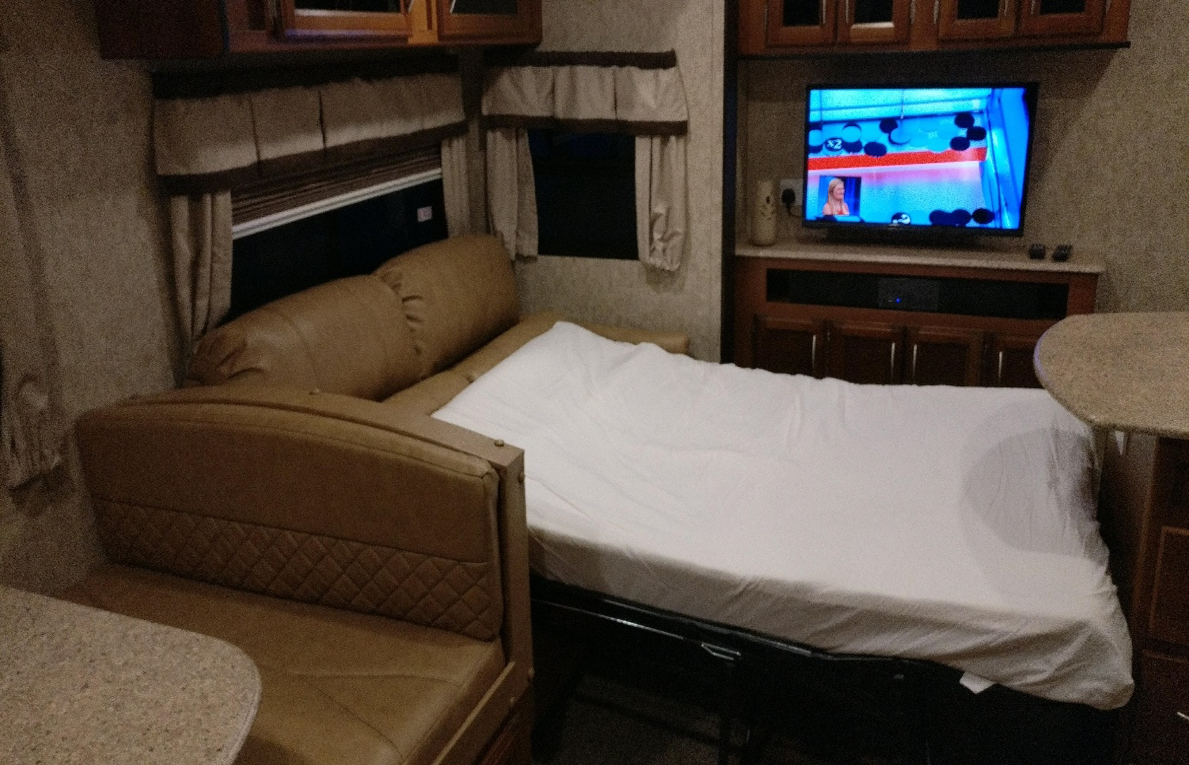 Crusader 5th Wheel RV Winnebago Hire