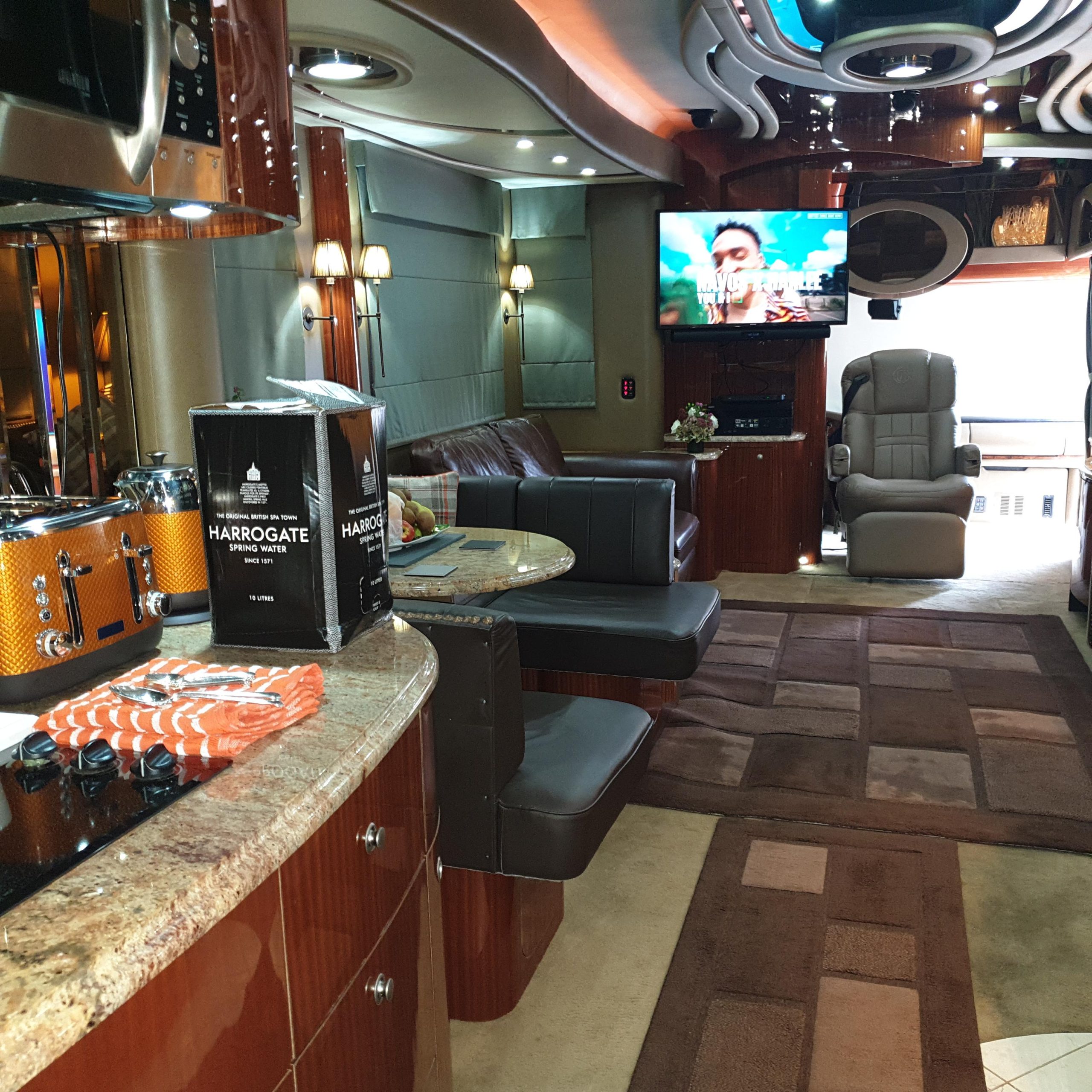 Newell Coach Coachstar RV